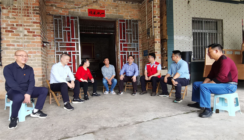 集團(tuán)公司副董事長(zhǎng)景東平到峰洋村開展鄉(xiāng)村振興慰問(wèn)調(diào)研工作